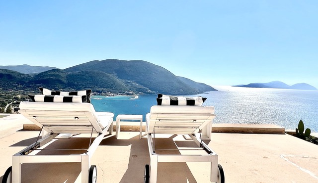 Villa 2 level, Get a 10%-25% discount ,Seafront lovely villa with private pool. in Lefkada