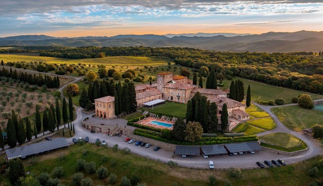 Villa in Vagliagli with 40 bedrooms sleeps 100 in Vagliagli