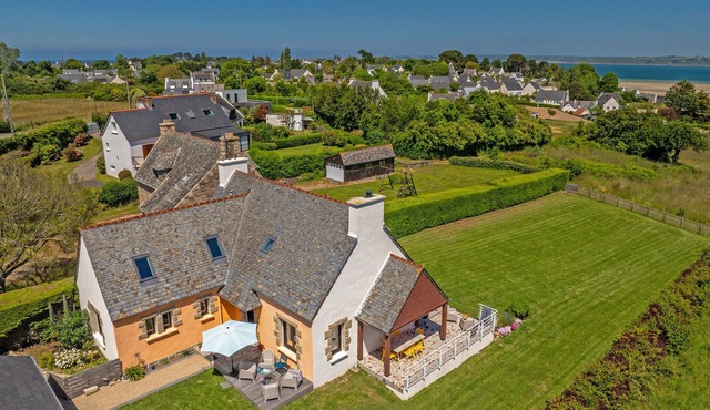 Villa '- Vue Mer - 800m De La Plage' with Sea View, Private Terrace and Wi-Fi in LOCQUIREC