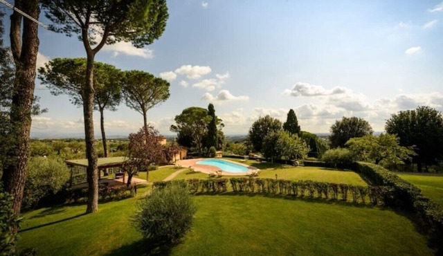 Villa with Pool Surrounded by Green in sacrofano