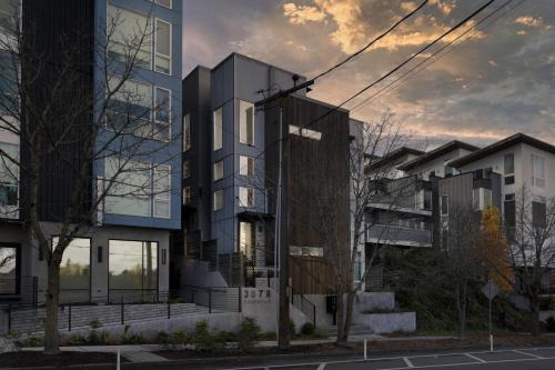 West Seattle - Mins to Downtown! in Seattle