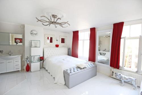 White Luxury Penthouse in City Centre in Amsterdam