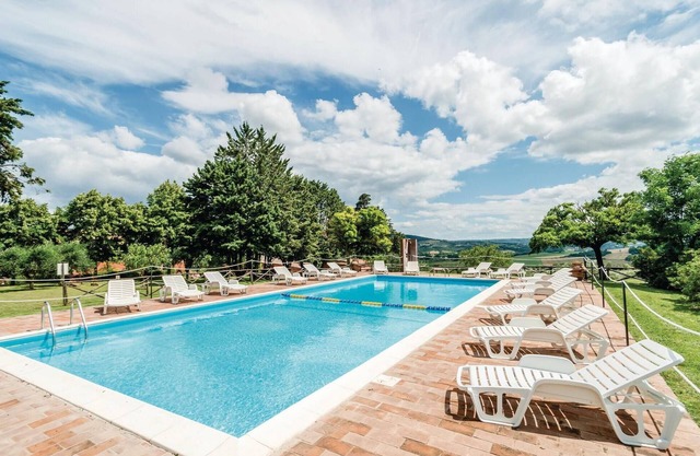 2 bedroom accommodation in Castiglione d.Lago PG in Castiglione d.Lago PG