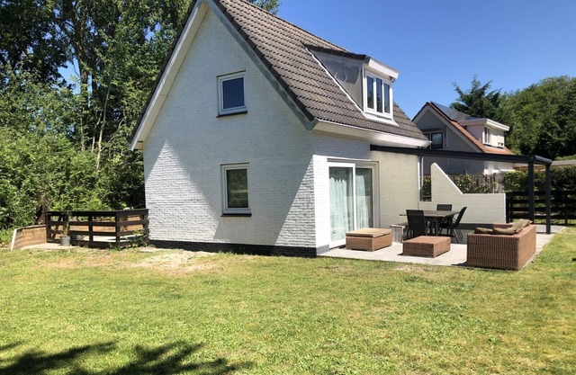 An absolute plus for this home is the party covered terrace facing south, with a comfortable, atmospheric lounge set. in Ouddorp