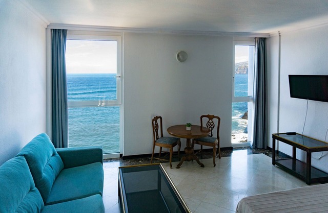 Martianez Beach Studio 1001, Sea Front&WIFI in Puerto de la Cruz
