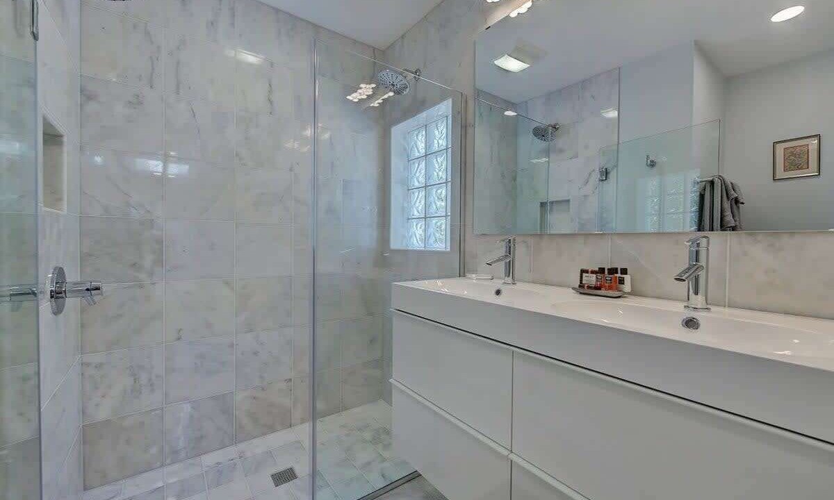 Photo of Bathroom in Cherry