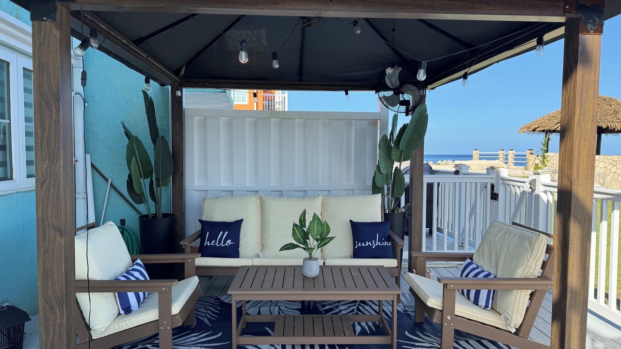 Photo of Patio Balcony in Orange Bay