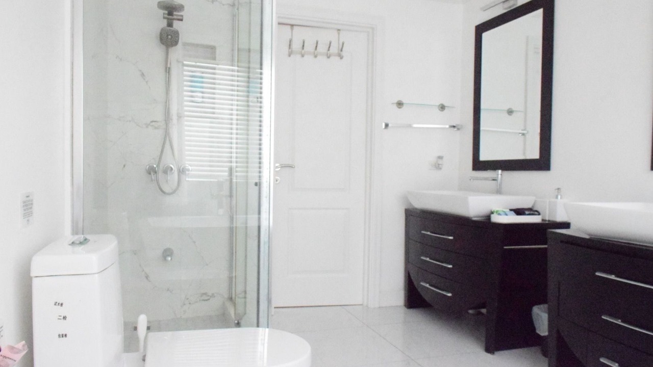 Photo of Bathroom in Orange Bay