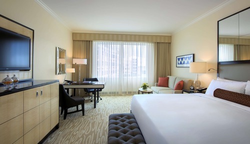 Fairmont Gold, Room, 1 King Bed, City View