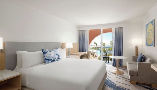 Signature Room, 1 King Bed, Poolside