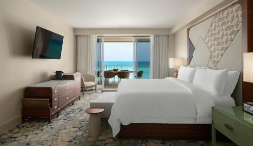 One-Bedroom King Residence with Balcony - Oceanfront