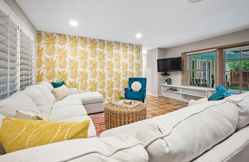 Fort Lauderdale House | Sunny Palms Villa - Heated Pool + Hot Tub, 2 miles to the Beach!