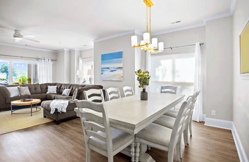 Cornelius Condo | Aqua Vista by SoCharm | Waterfront Condo | 3 Bedrooms Sleeps 6