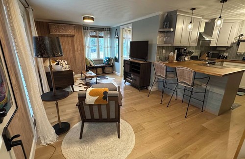 Washington House | Whimsical 2-Bedroom Nest Near Downtown and the Waterfront