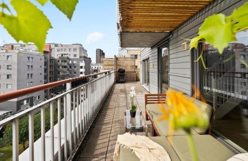 Gronland Apartment | Penthouse 3-Story with 2 Terraces & Balcony