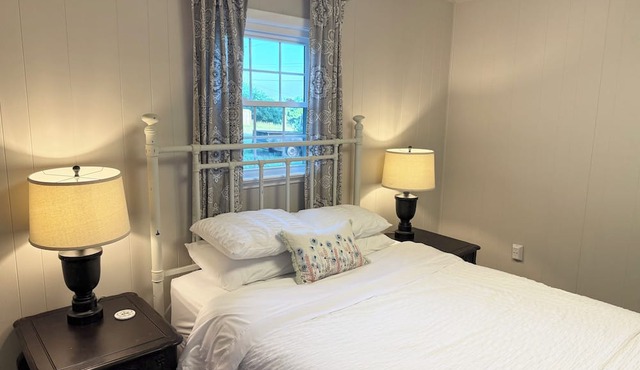 The Country Bumpkin, Sleeps 4! in Catawba County