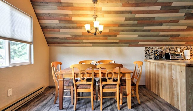 Hillside Cripple Creek Cabin w/Hot Tub, Mtn Views in Cripple Creek