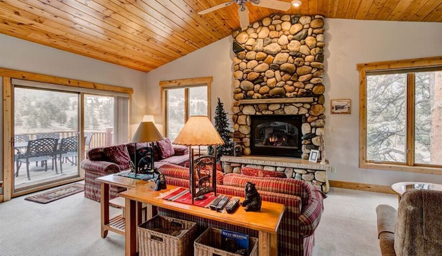 Estes Elk House-Large Family Home with Hot Tub and Views! in Estes Park