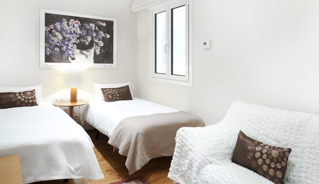 Three bedroom apartment Ronda Universitat - You Stylish in Barcelona