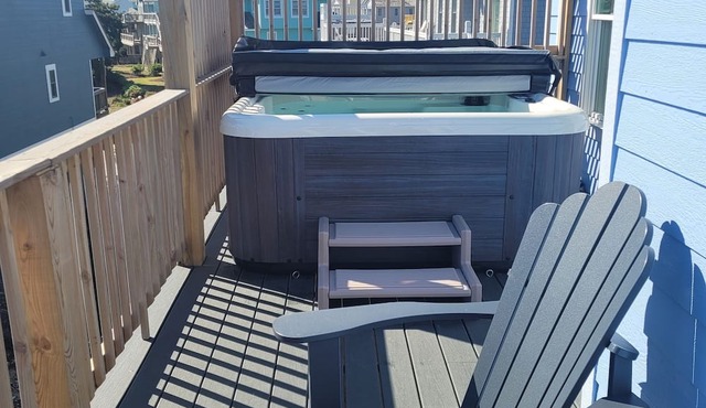 Village of Nags Head, Ocean side 3-minute walk to beach, Private Pool, Hot Tub in Nags Head