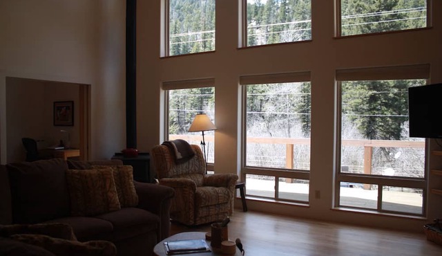 Beautiful Mountain Retreat Just Minutes From the Slopes! in Taos Ski Valley