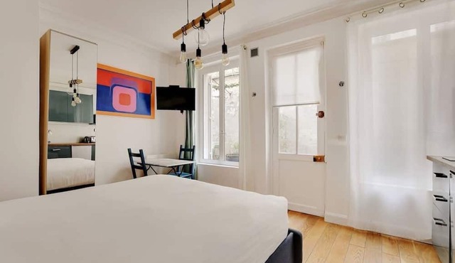 A Cosy Studio in Montparnasse in Paris