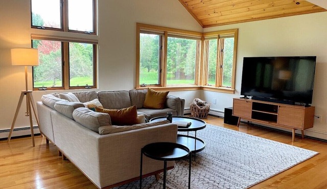 Beautiful Family Home Central to Mad River Valley in Waitsfield