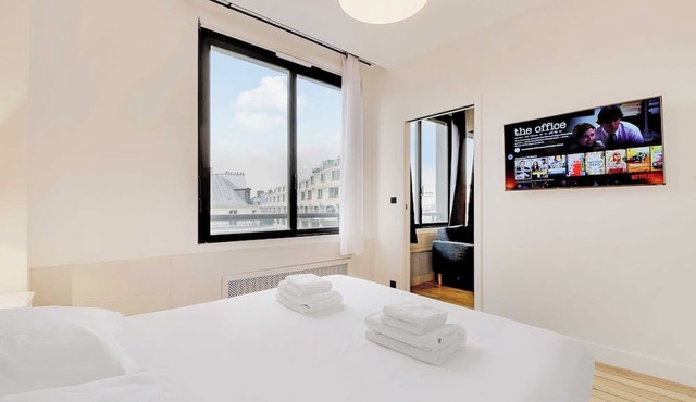 Modern apartment near Palais Garnier in Paris