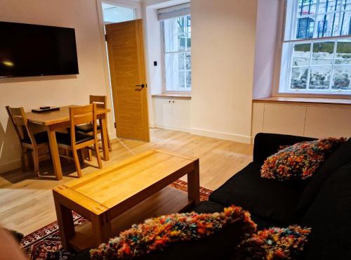 Centre of Edinburgh's Historic Old Town - Blair Street - Sleeps 4 in Edinburgh