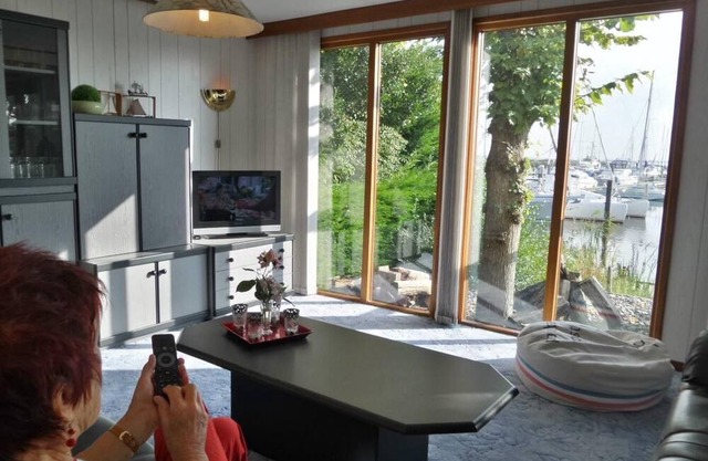 Ferienhaus Anjum Für Personen 